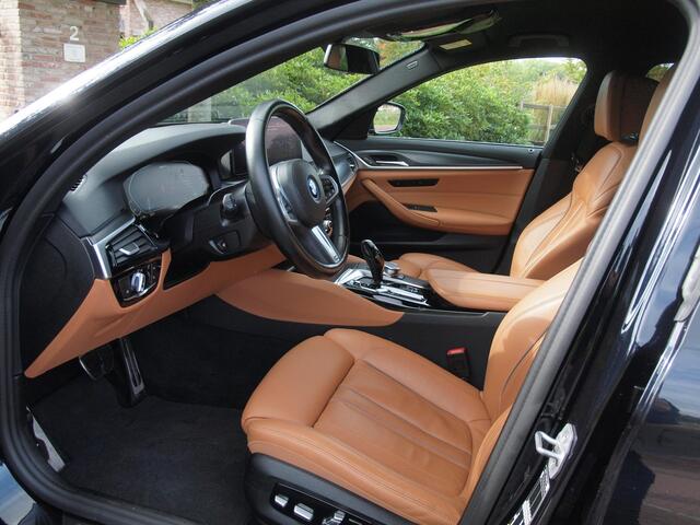 BMW 5-SERIE Touring 530e Business Edition Plus | M-Pakket | Head-Up Display | LED-Laser | Camera | Sfeerverlichting | ACC | NL-Auto |