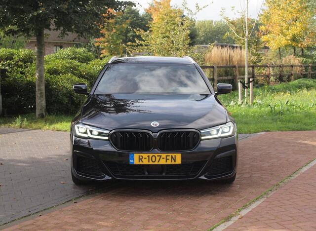 BMW 5-SERIE Touring 530e Business Edition Plus | M-Pakket | Head-Up Display | LED-Laser | Camera | Sfeerverlichting | ACC | NL-Auto |