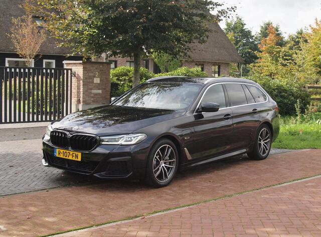 BMW 5-SERIE Touring 530e Business Edition Plus | M-Pakket | Head-Up Display | LED-Laser | Camera | Sfeerverlichting | ACC | NL-Auto |