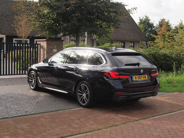 BMW 5-SERIE Touring 530e Business Edition Plus | M-Pakket | Head-Up Display | LED-Laser | Camera | Sfeerverlichting | ACC | NL-Auto |