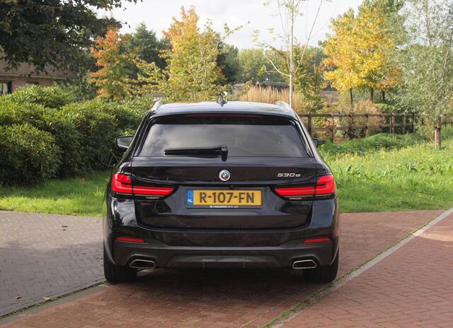 BMW 5-SERIE Touring 530e Business Edition Plus | M-Pakket | Head-Up Display | LED-Laser | Camera | Sfeerverlichting | ACC | NL-Auto |