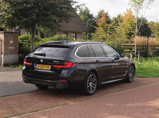 BMW 5-SERIE Touring 530e Business Edition Plus | M-Pakket | Head-Up Display | LED-Laser | Camera | Sfeerverlichting | ACC | NL-Auto |