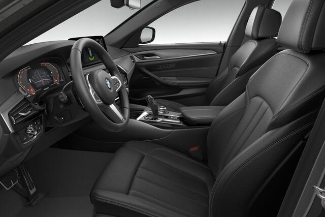 BMW 5-SERIE Touring 520i High Executive M-Sport 18 Inch / Comfort Acces / Electrische Zwenkhaak / Stoelverwarming / Head Up Display / Hifi / Pano Dak / Stoelventilatie / Driving Assistant / Laser Light