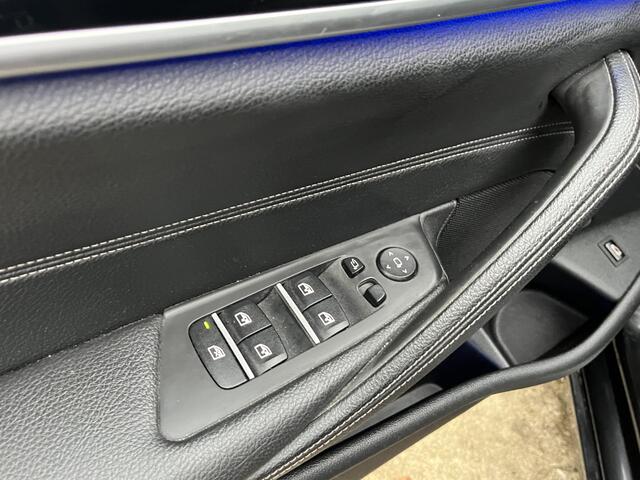 BMW 5-SERIE 520i Executive Edition Sport-Line/Aut/Ecc/Leer/Navi