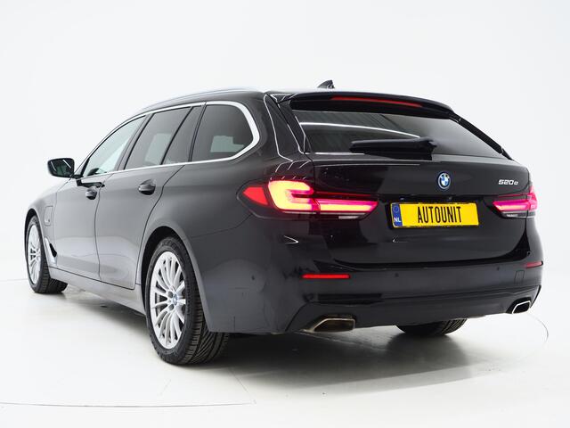 BMW 5-SERIE Touring 520e | Leder | HUD | Keyless | 360 | Sfeerlicht | Dodehoek | Stoelverwarming | Carplay
