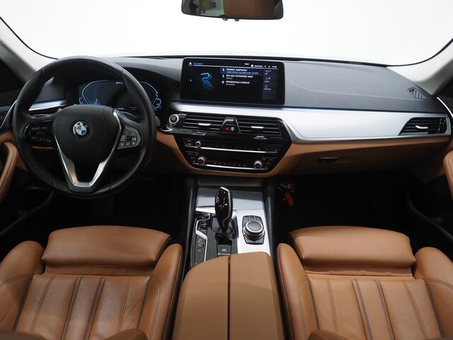 BMW 5-SERIE Touring 520e | Leder | HUD | Keyless | 360 | Sfeerlicht | Dodehoek | Stoelverwarming | Carplay