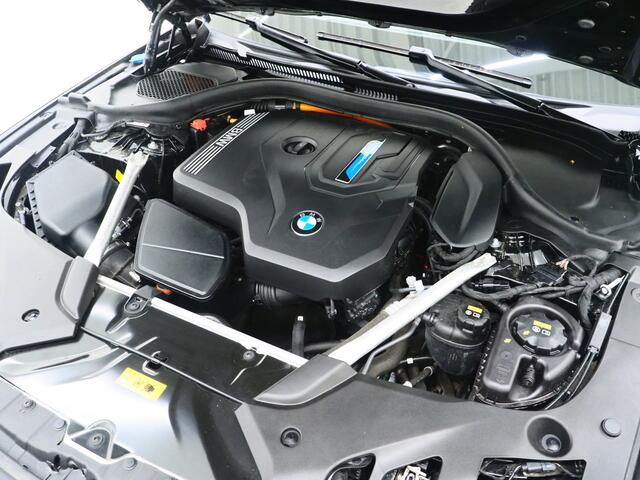 BMW 5-SERIE Touring 520e | Leder | HUD | Keyless | 360 | Sfeerlicht | Dodehoek | Stoelverwarming | Carplay