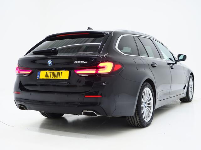 BMW 5-SERIE Touring 520e | Leder | HUD | Keyless | 360 | Sfeerlicht | Dodehoek | Stoelverwarming | Carplay
