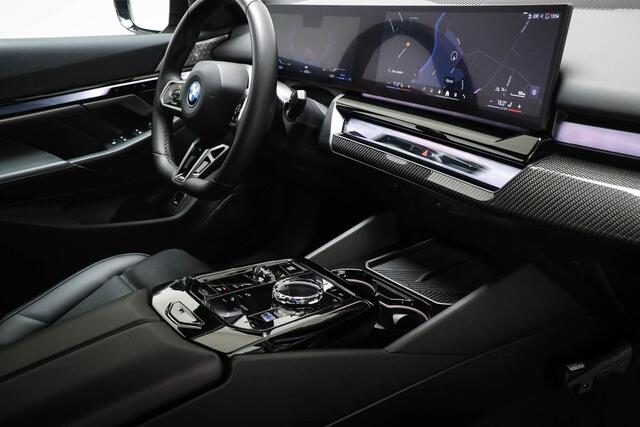 BMW 5-SERIE 550e xDrive | HEAD UP | BOWER & WILKINS | STOELVENTILATIE | 360 CAMERA | 20"