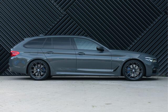 BMW 5-SERIE Touring 540i xDrive M-Sport ACC Pano Harman Kardon Head Up 360 Stoelvent. Trekhaak Softclose Keyless Memory Shadow Line