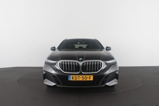 BMW 5-SERIE Touring 530e xDrive M Sport > Trekhaak/20inch/Head-up/Shadow-Line/360 camera/H&K