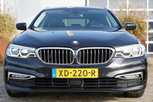 BMW 5-SERIE Touring 520d High Executive 190pk | Apple Carplay/Android Auto | Cruise control adaptief | Dodehoekdetectie | Elektrisch glazen panorama-dak | Head-up display | Luxe lederen bekleding | Rondomzicht camera | Stoel verwarming/ventilatie voor | Dealer onderhouden! – foto 3