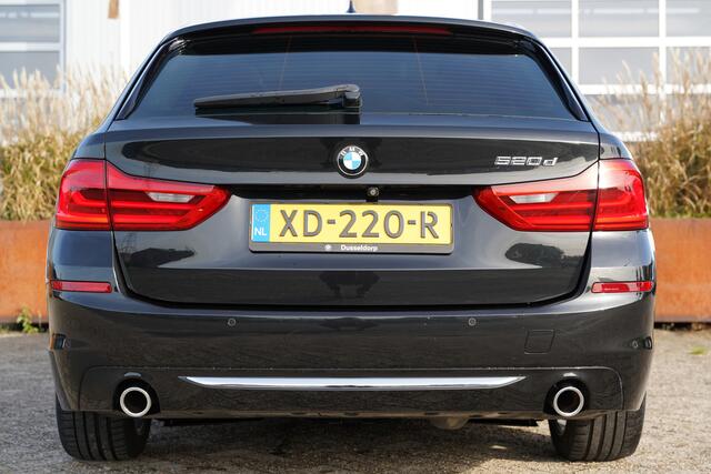 BMW 5-SERIE Touring 520d High Executive 190pk | Apple Carplay/Android Auto | Cruise control adaptief | Dodehoekdetectie | Elektrisch glazen panorama-dak | Head-up display | Luxe lederen bekleding | Rondomzicht camera | Stoel verwarming/ventilatie voor | Dealer onderhouden! – foto 4