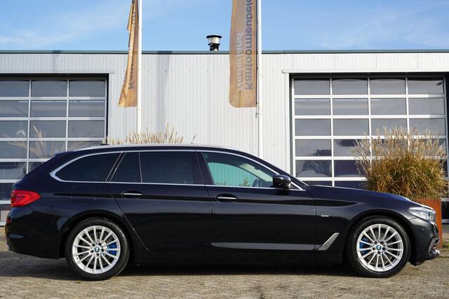 BMW 5-SERIE Touring 520d High Executive 190pk | Apple Carplay/Android Auto | Cruise control adaptief | Dodehoekdetectie | Elektrisch glazen panorama-dak | Head-up display | Luxe lederen bekleding | Rondomzicht camera | Stoel verwarming/ventilatie voor | Dealer onderhouden! – foto 5