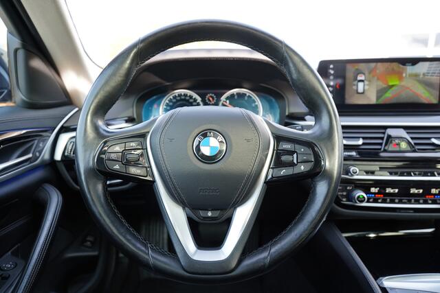 BMW 5-SERIE Touring 520d High Executive 190pk | Apple Carplay/Android Auto | Cruise control adaptief | Dodehoekdetectie | Elektrisch glazen panorama-dak | Head-up display | Luxe lederen bekleding | Rondomzicht camera | Stoel verwarming/ventilatie voor | Dealer onderhouden! – foto 7