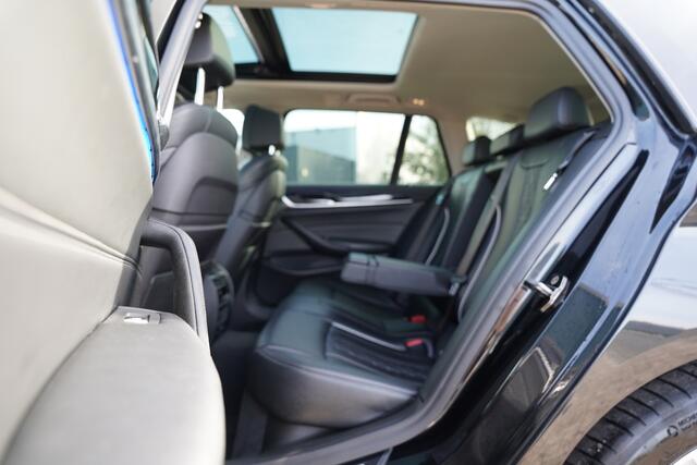 BMW 5-SERIE Touring 520d High Executive 190pk | Apple Carplay/Android Auto | Cruise control adaptief | Dodehoekdetectie | Elektrisch glazen panorama-dak | Head-up display | Luxe lederen bekleding | Rondomzicht camera | Stoel verwarming/ventilatie voor | Dealer onderhouden! – foto 10