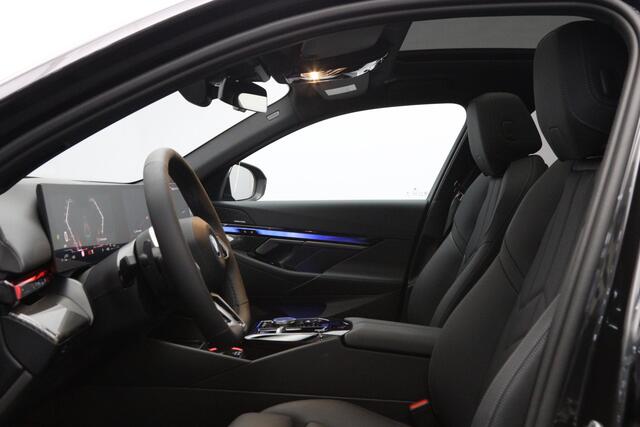 BMW 5-SERIE Touring 530e xDrive 300 PK M Sport Pro Edition PHEV, Panoramadak, Trekhaak, H/K Sound, Head-Up – foto 3