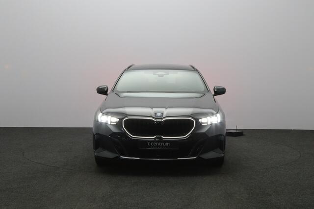 BMW 5-SERIE Touring 530e xDrive 300 PK M Sport Pro Edition PHEV, Panoramadak, Trekhaak, H/K Sound, Head-Up – foto 5