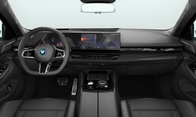 BMW 5-SERIE Touring 550e xDrive | M-Sport Pro | 21'' | Panorama. | Driv. Prof. | Park. Plus | Head-Up | B&W | Alcan. hemel. | Stoelvent. | Stoelverw. voor/achter | Stuurverw. – foto 4