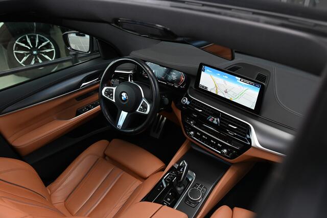 BMW 6-SERIE Gran Turismo 630i High Executive M Sport Automaat / Panoramadak / Laserlight / Achteruitrijcamera / Comfortstoelen / Live Cockpit Professional / Parking Assistant