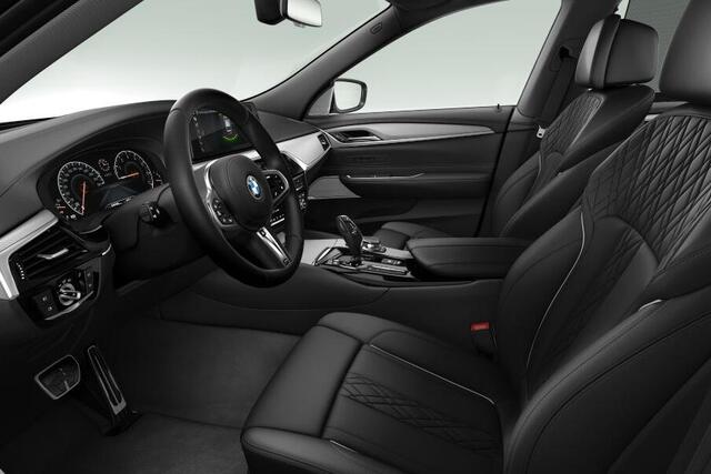 BMW 6-SERIE Gran Turismo 640i High Executive M-Sport Stuurwielrand Verwarming / Comfort Acces / Soft Close / Glazen Schuifdak / Adaptieve Led Koplampen / Driving Assistant Plus / Parking Plus / Head Up Display / Harman kardon /