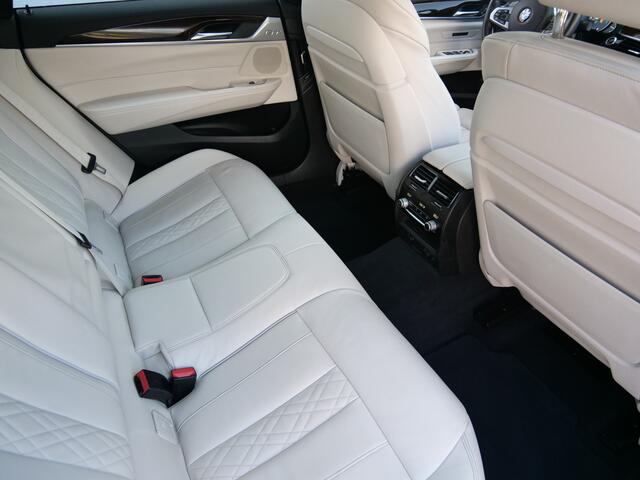 BMW 6-SERIE Gran Turismo 640i xDrive High Executive 340 Pk Automaat Navi / Leer / Schuifdak / M-pakket
