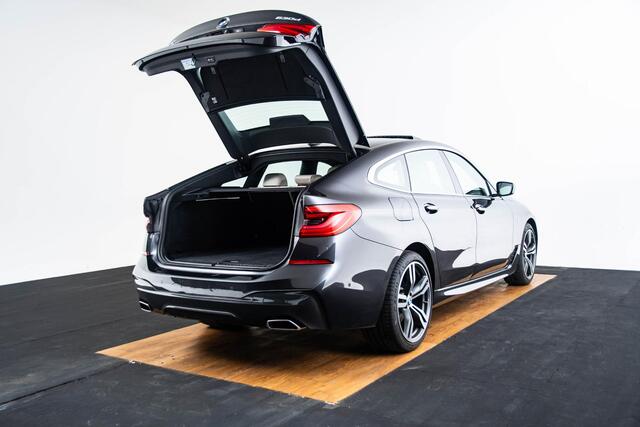 BMW 6-SERIE Gran Turismo 630d High Executive M Sport - Panoramadak - Comfort Access - Soft close - Parking/Driving Assistant Plus - Comfortstoelen - Elektrisch verwarmde voorstoelen - Head up - Harman Kardon -