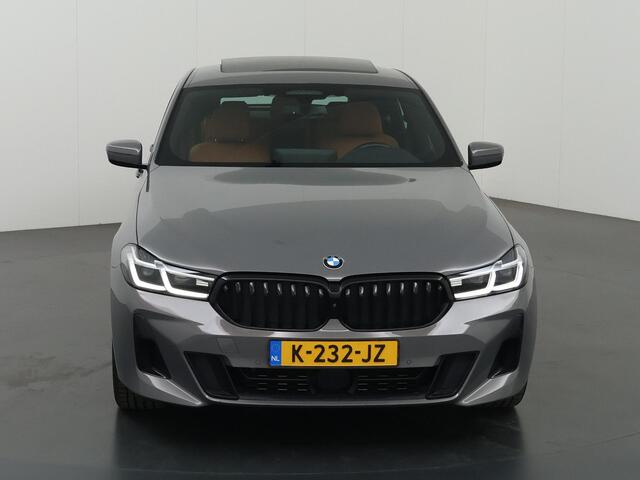 BMW 6-SERIE Gran Turismo 630i High Executive | M-Pakket | Panoramadak | Ele.verstelbare stoelen + Geheugen | 360 Camera | DAB | Apple Carplay/Android Auto | Adaptieve Cruise Control | Ele.wegklapbare trekhaak | SoftClose |