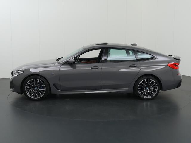 BMW 6-SERIE Gran Turismo 630i High Executive | M-Pakket | Panoramadak | Ele.verstelbare stoelen + Geheugen | 360 Camera | DAB | Apple Carplay/Android Auto | Adaptieve Cruise Control | Ele.wegklapbare trekhaak | SoftClose |