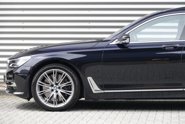 BMW 7-SERIE M760Li xDrive 610 PK V12 | Sky Lounge | Night Vision | Chauffeurspakket | Laser | Schermen | Massage | Uniek! |
