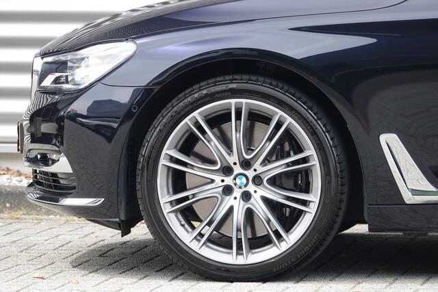 BMW 7-SERIE M760Li xDrive 610 PK V12 | Sky Lounge | Night Vision | Chauffeurspakket | Laser | Schermen | Massage | Uniek! |
