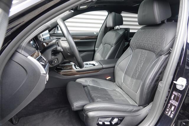 BMW 7-SERIE M760Li xDrive 610 PK V12 | Sky Lounge | Night Vision | Chauffeurspakket | Laser | Schermen | Massage | Uniek! |