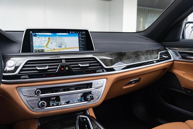 BMW 7-SERIE Sedan 745e | High Executive / Model M Sport / Active Steering / BMW Personal CoPilot Pack | Easter