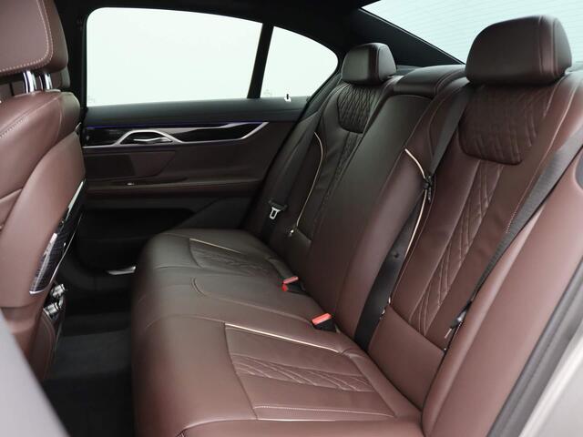 BMW 7-SERIE Sedan 745e High Executive M Sportpakket / Schuifdak / Laserlight / Head-Up Display / 20'' | Easter