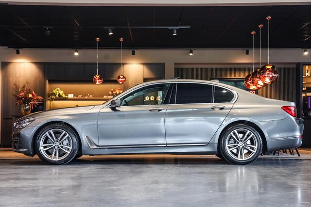 BMW 7-SERIE 740i High Executive Luxury Comfort stoelen Voll Leder Verwarming/ Massage/ Memory, Glasdak, HUD, Laser Light, Navi Prof, Surround Virw, Driving Ass+, BMW Display Key, Ambiente, Actieve Besturing, Lmv.