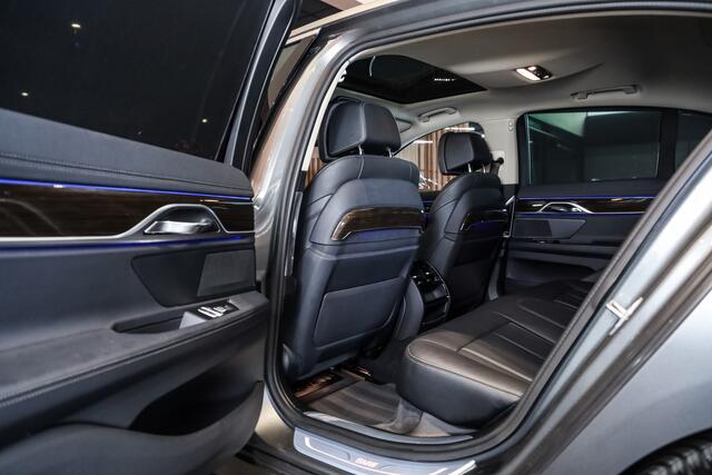 BMW 7-SERIE 740i High Executive Luxury Comfort stoelen Voll Leder Verwarming/ Massage/ Memory, Glasdak, HUD, Laser Light, Navi Prof, Surround Virw, Driving Ass+, BMW Display Key, Ambiente, Actieve Besturing, Lmv.