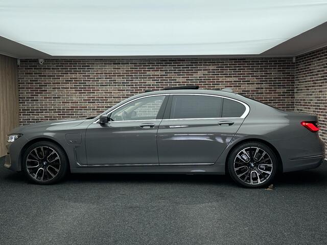 BMW 7-SERIE 745Le xDrive High Executive chauffeur pakket Lounge Panorama Dealer Garantie Massage