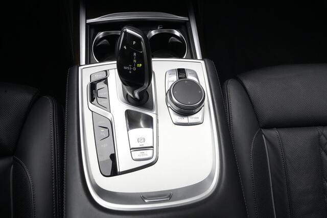 BMW 7-SERIE 740Le xDrive Luxury High Executive 327pk Panoramadak/Navigatie/Camera