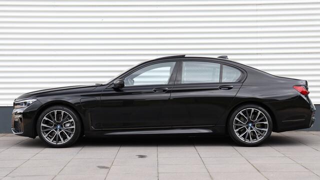 BMW 7-SERIE 745e High Executive M-Sport | Stoelventilatie | Head-up | Schuifdak | Harman/Kardon | Laserlight | Soft-Close