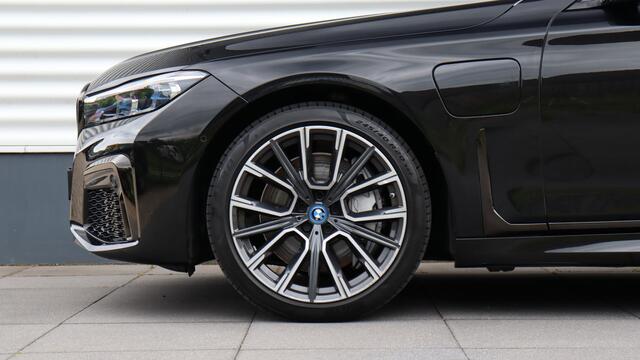 BMW 7-SERIE 745e High Executive M-Sport | Stoelventilatie | Head-up | Schuifdak | Harman/Kardon | Laserlight | Soft-Close