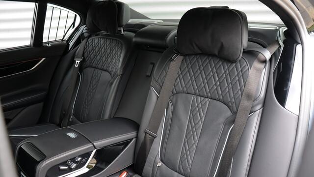 BMW 7-SERIE 745e High Executive M-Sport | Stoelventilatie | Head-up | Schuifdak | Harman/Kardon | Laserlight | Soft-Close