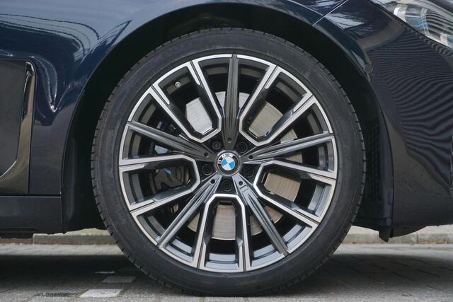 BMW 7-SERIE 730d xDrive M Sportpakket | Active Steering | Soft Close Automatic portieren | Elektrisch glazen schuif-/kanteldak | Comfortstoelen voor | Harman Kardon Surround Sound Systeem