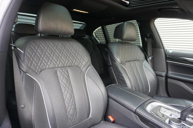 BMW 7-SERIE 730d xDrive M Sportpakket | Active Steering | Soft Close Automatic portieren | Elektrisch glazen schuif-/kanteldak | Comfortstoelen voor | Harman Kardon Surround Sound Systeem