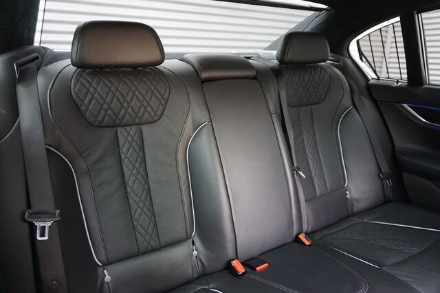 BMW 7-SERIE 730d xDrive M Sportpakket | Active Steering | Soft Close Automatic portieren | Elektrisch glazen schuif-/kanteldak | Comfortstoelen voor | Harman Kardon Surround Sound Systeem