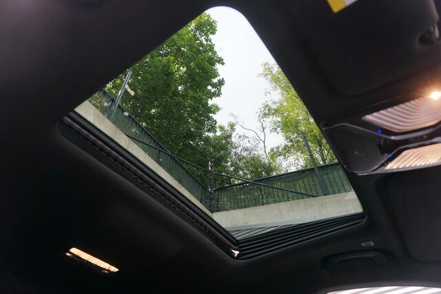 BMW 7-SERIE 730d xDrive M Sportpakket | Active Steering | Soft Close Automatic portieren | Elektrisch glazen schuif-/kanteldak | Comfortstoelen voor | Harman Kardon Surround Sound Systeem