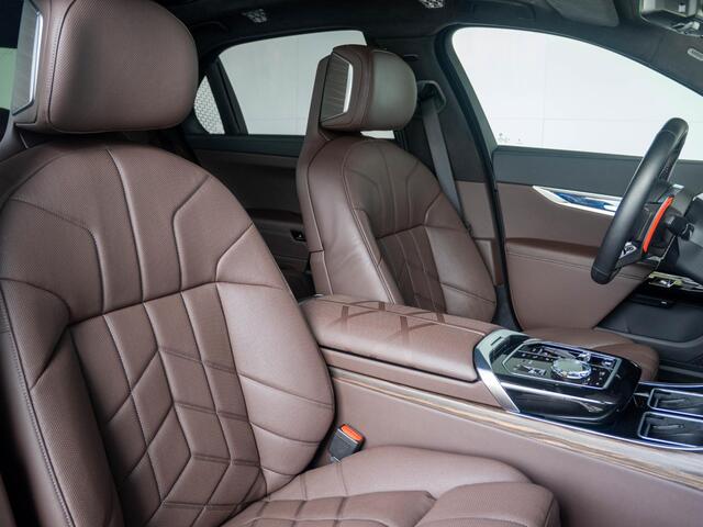 BMW 7-SERIE Sedan M760e | M Sportpakket | Innovation Pack | Connoisseur Pack | Executive Drive Pro | Executive Lounge | Driving Assistant Professional | Trekhaak