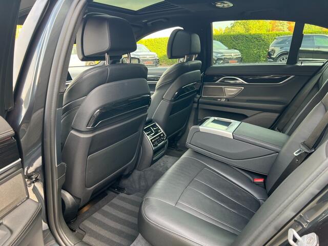 BMW 7-SERIE 730D High Executive M Sport Pano HUD Massage 360 Keyless 4WST.
