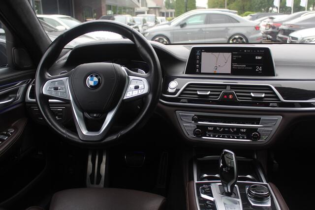 BMW 7-SERIE 745e High Exe. M Sport / Schuifdak / 360Camera / Head-up / Softclose / 20'' / Volleder / Nachtzicht / Laser LED / Stoelmassage 4x / Stoelventilatie 4x / Dodehoek / DAB / Navigatie / ACC