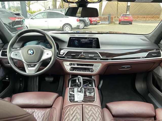BMW 7-SERIE 745Le xDrive High Executive VAN: ¤57.900,- VOOR: ¤53.877,- UW EINDEJAARSVOORDEEL: ¤4.023,- MEGA VOL | INDIVIDUAL | BOWERS&WILKINS | LASER | DRIVING ASS. PROFF.