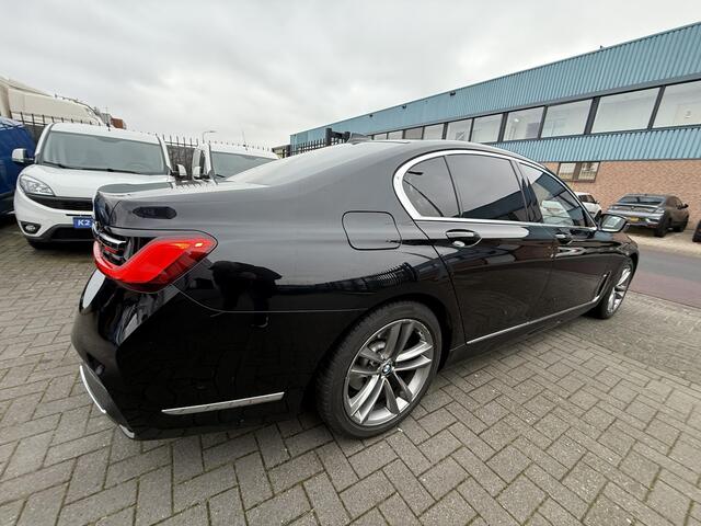 BMW 7-SERIE 745e Massage, Laser-light, 4x ventilatie seat, schuifdak, M-sport, Winterset, Display-key, Zwart leer